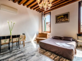 VENICE APARTMENTS