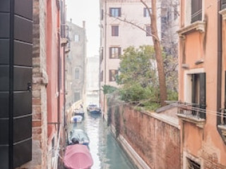 VENICE GRAND CANAL STYLE APARTMENT