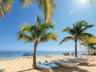 Victoria Beachcomber Resort & Spa