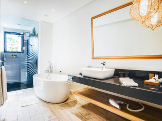 Victoria Beachcomber Resort & Spa