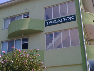 VILA PARADOX