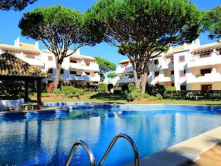 Vilamoura Apartment With Pool