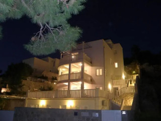 Villa Borna Apartments