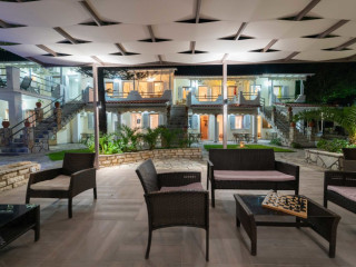 Villa Flisvos Studios and Apartments