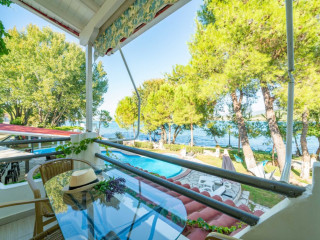 Villa Flisvos Studios and Apartments