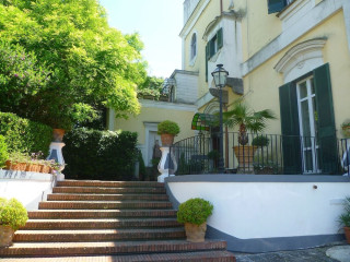 VILLA SAN GENNARIELLO B&B