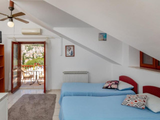 VILLA VALJALO