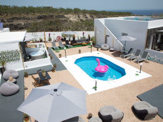 Village Anto Santorini