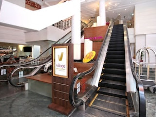 VILLAGE ALBERT COURT