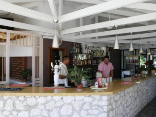 Village Inn Studios and Apartments