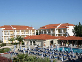 Village Inn Studios & Family Apartments