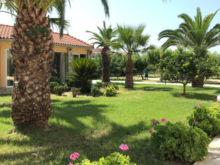 Village Inn Studios & Family Apartments