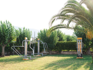 Village Inn Studios & Family Apartments