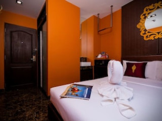 VIOLET TOWER AT KHAOSAN PALACE