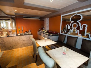 VIOLET TOWER AT KHAOSAN PALACE