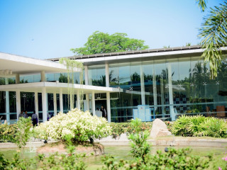 Vivanta Colombo Airport Garden