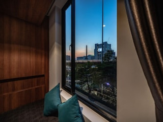 VIX BANGKOK AT VICTORY MONUMENT