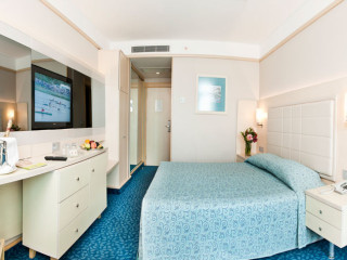 VON RESORT GOLDEN COAST HOTEL