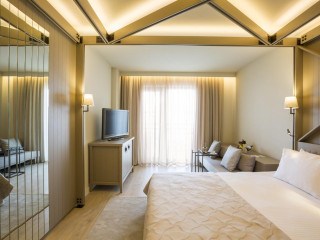 THE 1500S PALACE TERRACE APARTMENT IN LUCCA AIR CONDITIONING WI