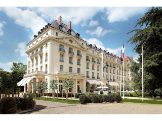 WALDORF ASTORIA VERSAILLES TRIANON PALACE