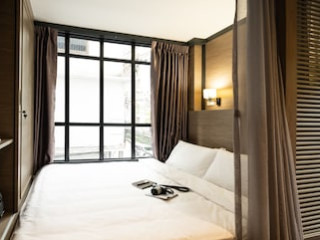 WARM WINDOW SILOM HOSTEL