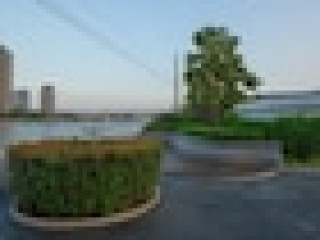 We Hotel Riverfront