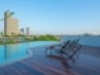 We Hotel Riverfront