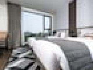 We Hotel Riverfront