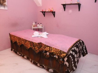 Golden Tulip Media Hotel