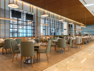 West Walk Retaj Hotel