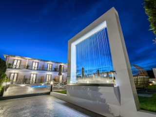 WHITE CANVAS BOUTIQUE STUDIOS