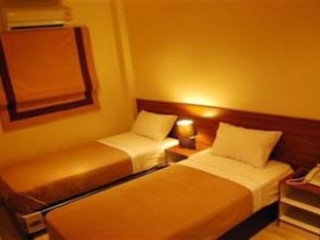 WHITE HOUSE ASOKE SUKHUMVIT 18