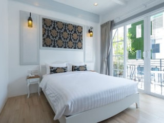 WHITE IVORY BED & BREAKFAST