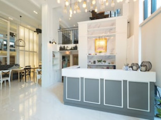 WHITE IVORY BED & BREAKFAST