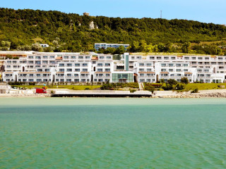 WHITE LAGOON