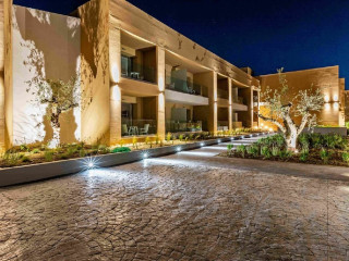 White Olive Elite Laganas