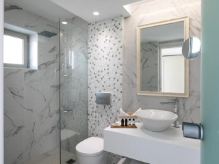 White Pearls Luxury Suites