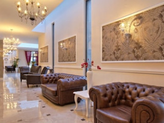 WHITE ROCK CASTLE, SUITE HOTEL