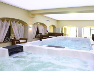 WHITE ROCK CASTLE SUITE HOTEL & WELLNESS CLUB