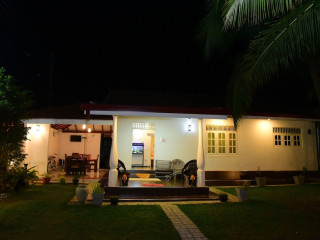 White Villa Airport Transit Hotel