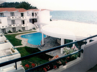 Xenios Dolphin Beach Hotel