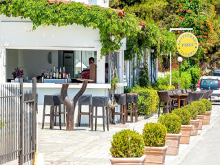 Xenios Dolphin Beach Hotel