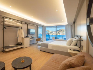 Yacht Premium Hotel