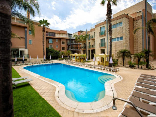 YACHTING PALACE HOTEL