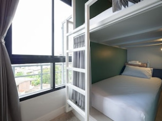 YAKS HOUSE HOSTEL (SHA)