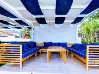 Yiannis Manos Hotel