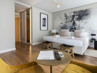 YOU & CO. J. BOTANICO BOUTIQUE