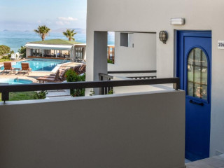 Yria Beach Hotel