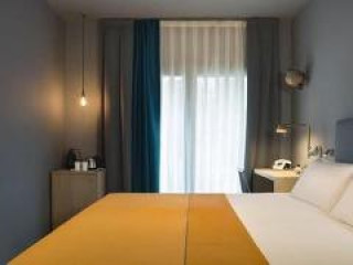 Yurbban Trafalgar Hotel