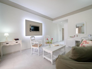Zephyros Hotel